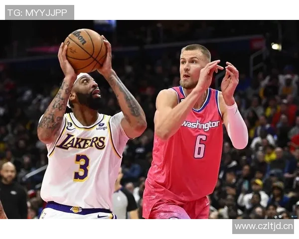 同框对比太残暴！老鹰官推晒波津吉迪体型差