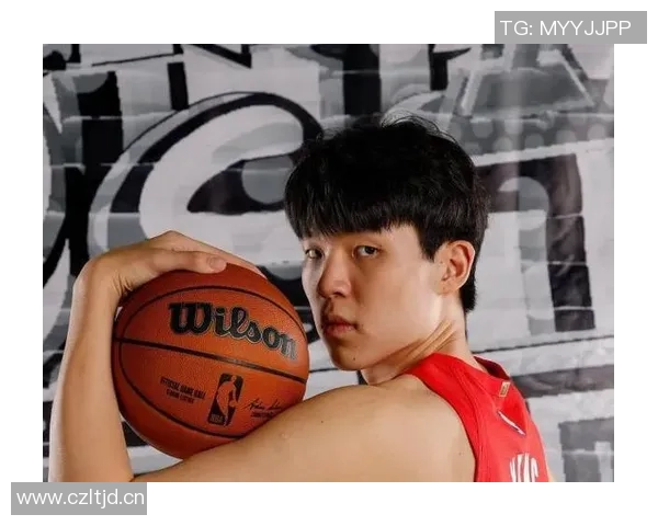 偶像成为对手！杨瀚森约基奇赛前同场热身 今天有机会对位吗？